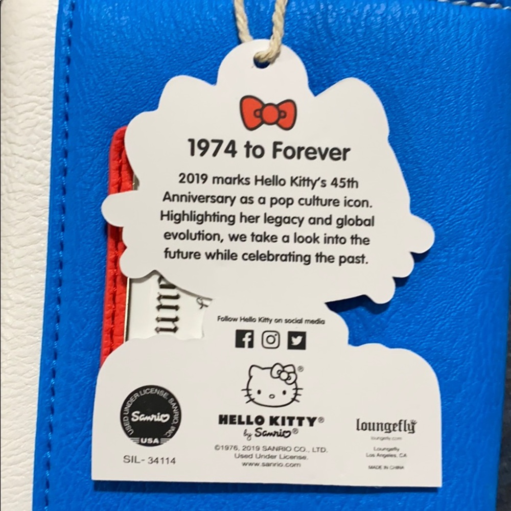Loungefly Loves Hello Kitty - Picture 5 of 6